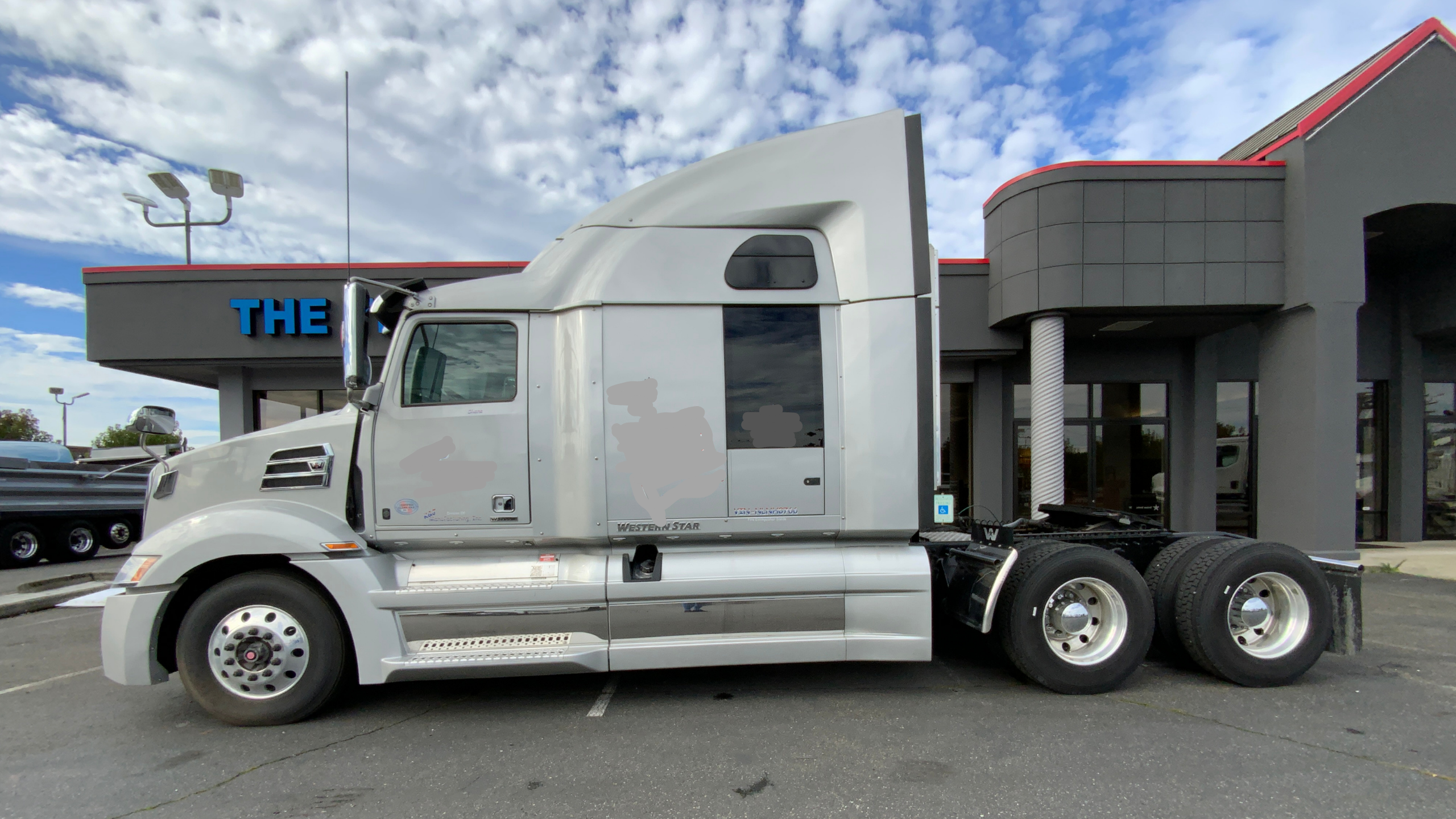 2022 WESTERN STAR 5700XE 2-1