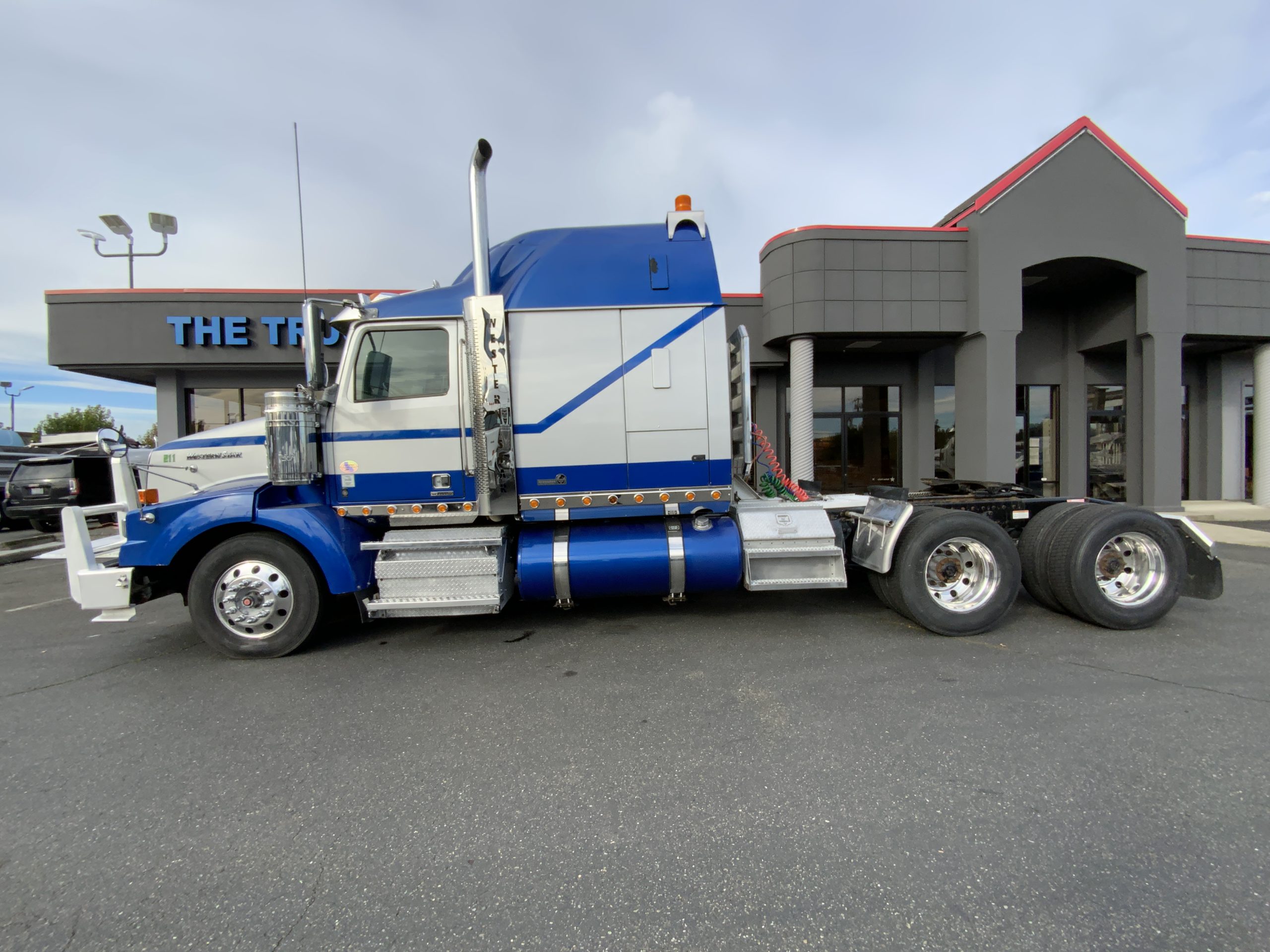 2020 WESTERN STAR 4900 IMG_3357-1-scaled