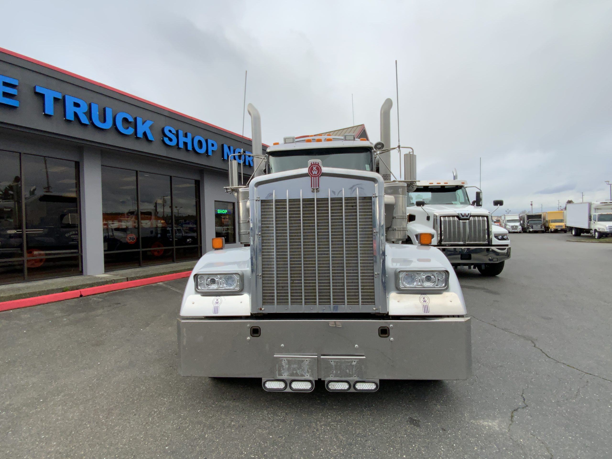 2017 KENWORTH W900 IMG_4171-1-scaled