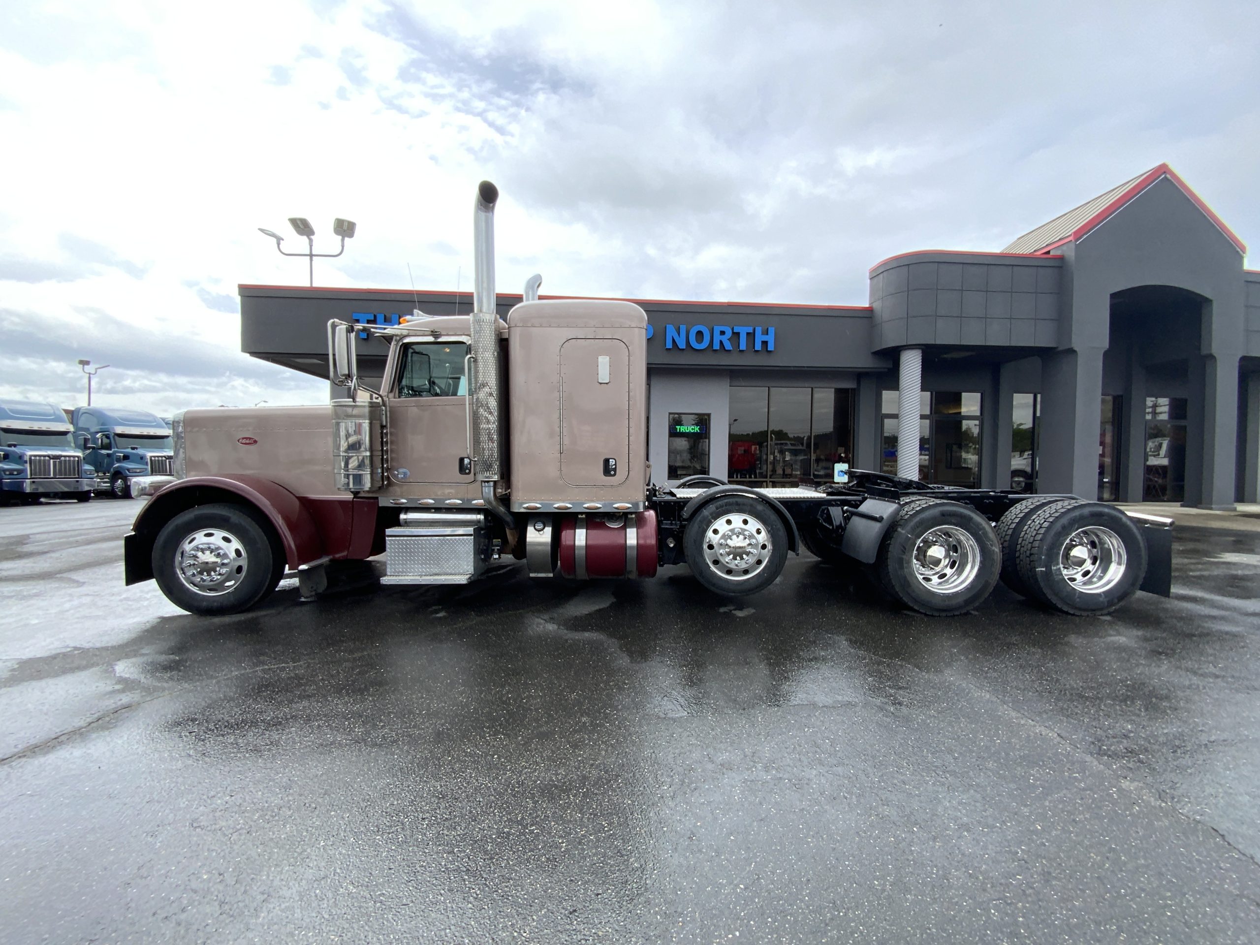 2014 PETERBILT 389 IMG_5385-scaled