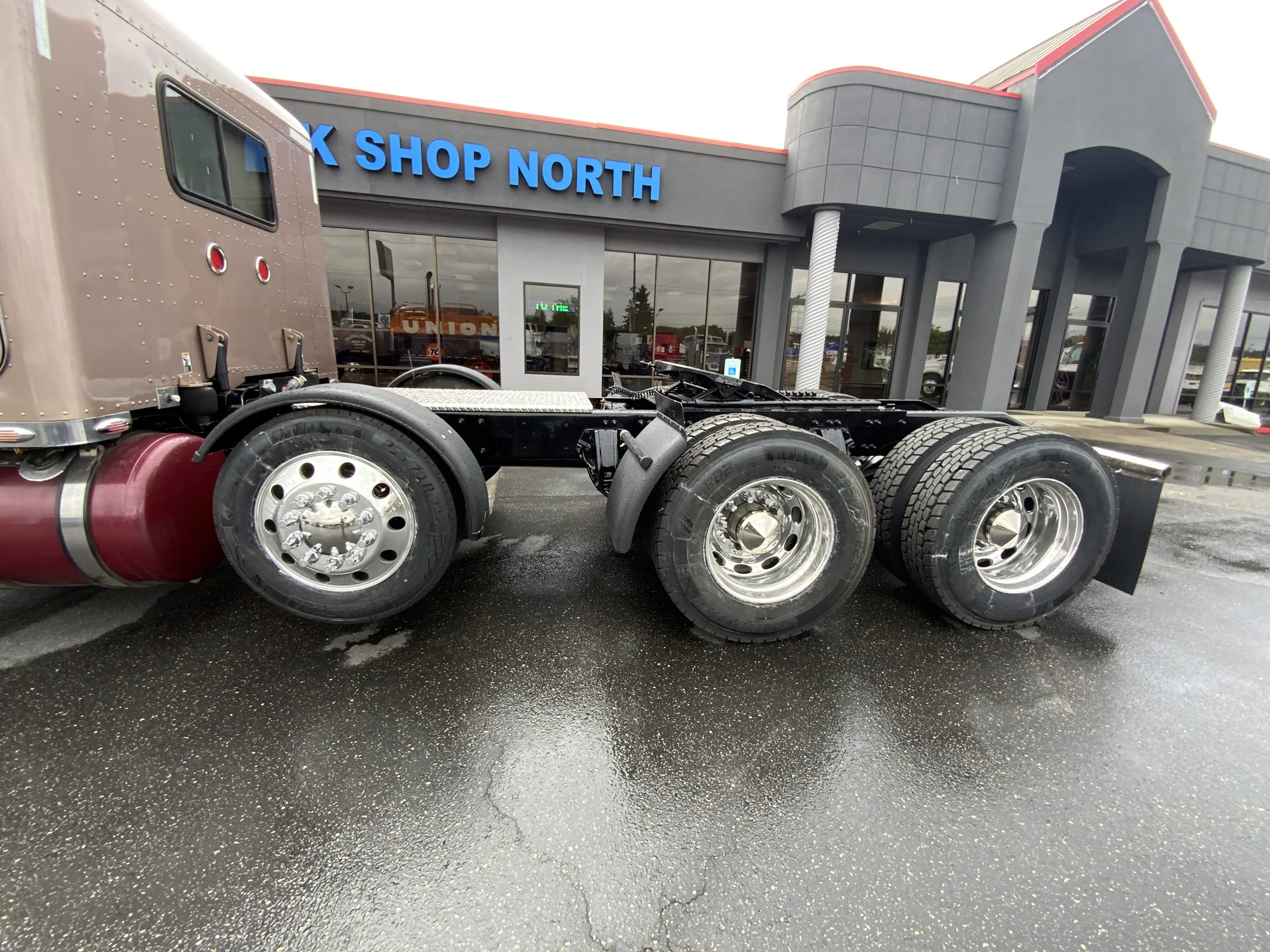 2014 PETERBILT 389 IMG_5396-scaled