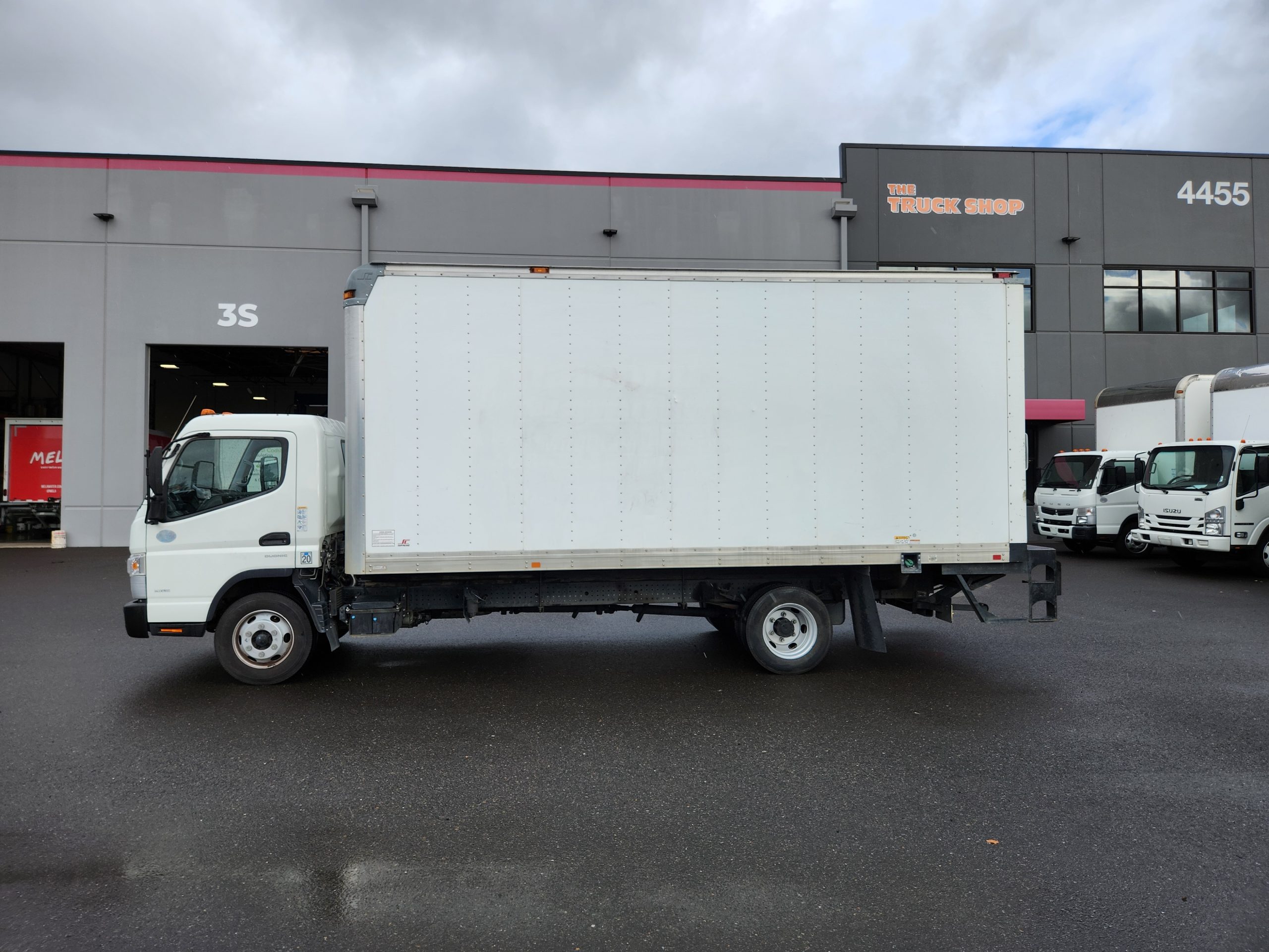 2017 MITSUBISHI FUSO FE180 20241028_113405-scaled