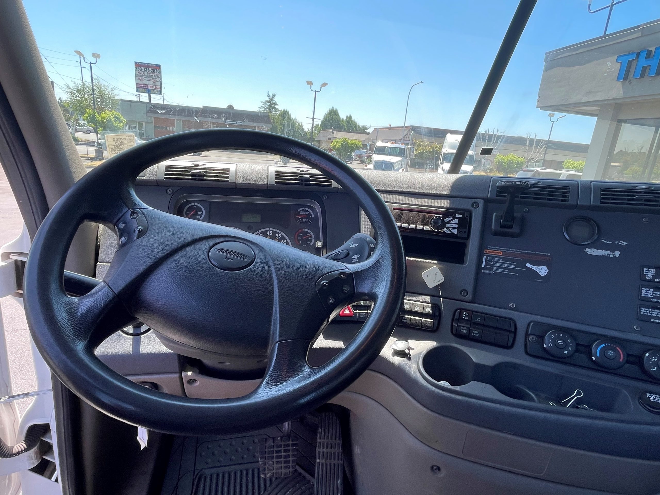 2014 FREIGHTLINER CASCADIA 125 DASHBOARD-1-scaled