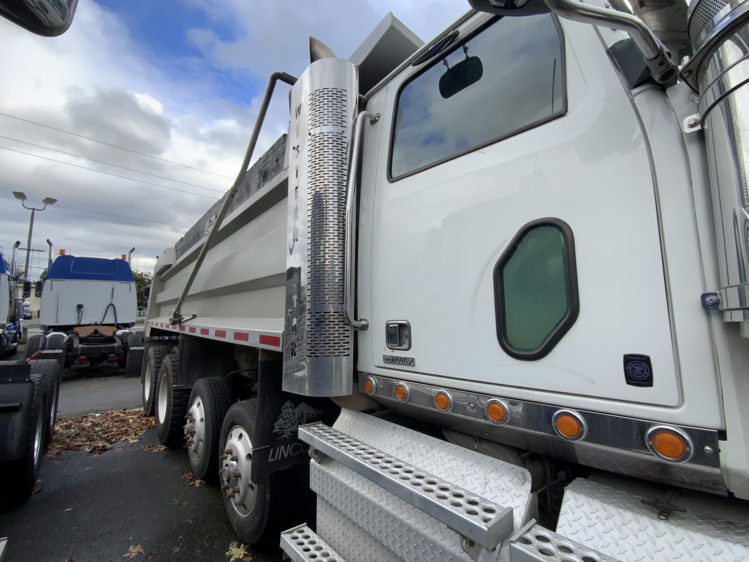 2017 WESTERN STAR 4900 IMG_6828-scaled